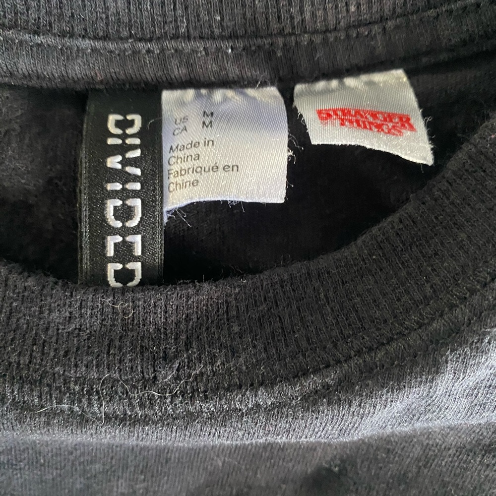Divided Black Graphic Crop Top - Picture 3 of 3
